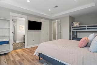 Suite V — Queen + Bunk